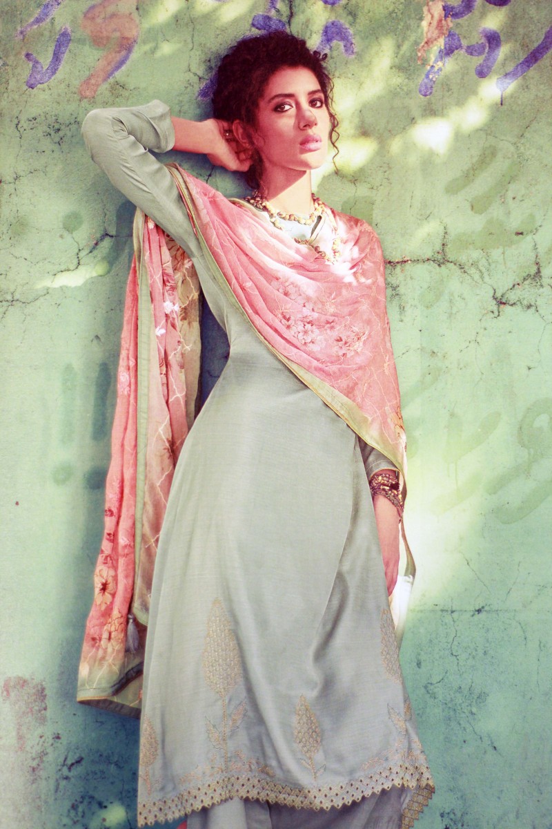 VARSHA NT-22 THREE PIECE